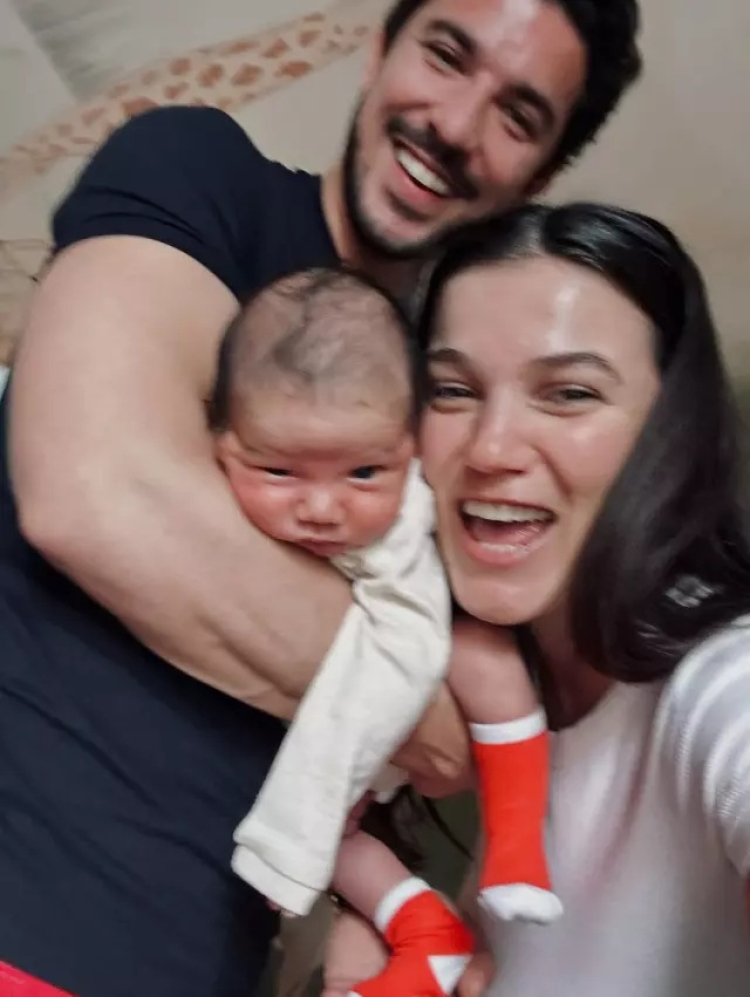 Aylardır saklıyorlardı Ünlü çift Pınar Deniz ve Kaan Yıldırım, bebeklerinin yüzünü paylaştı 5