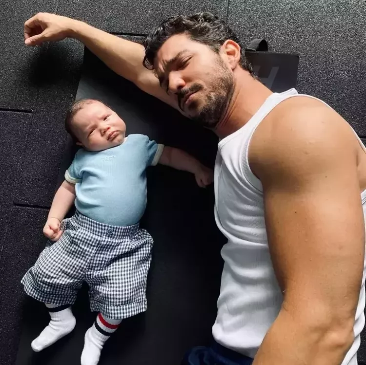 Aylardır saklıyorlardı Ünlü çift Pınar Deniz ve Kaan Yıldırım, bebeklerinin yüzünü paylaştı 3