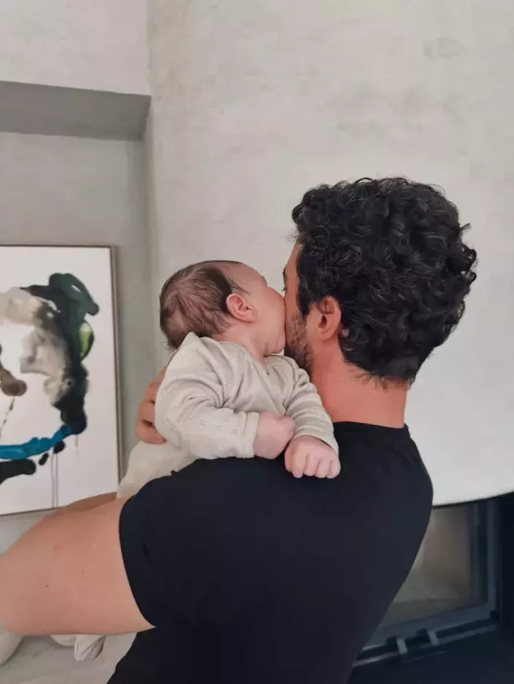 Aylardır saklıyorlardı Ünlü çift Pınar Deniz ve Kaan Yıldırım, bebeklerinin yüzünü paylaştı 6