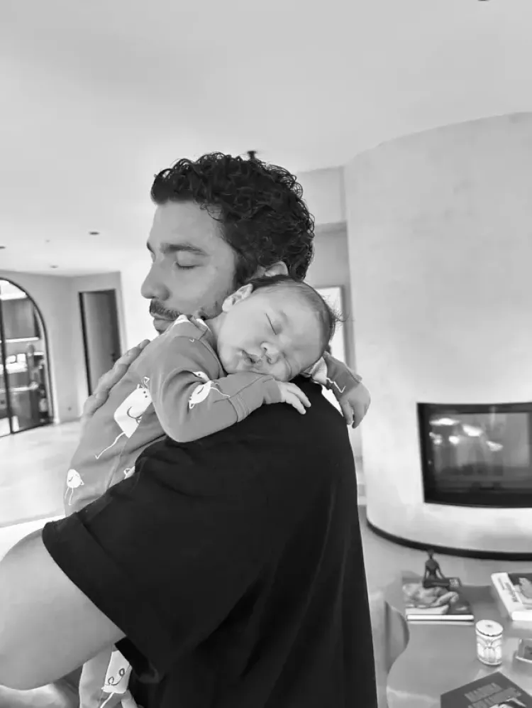 Aylardır saklıyorlardı Ünlü çift Pınar Deniz ve Kaan Yıldırım, bebeklerinin yüzünü paylaştı 8