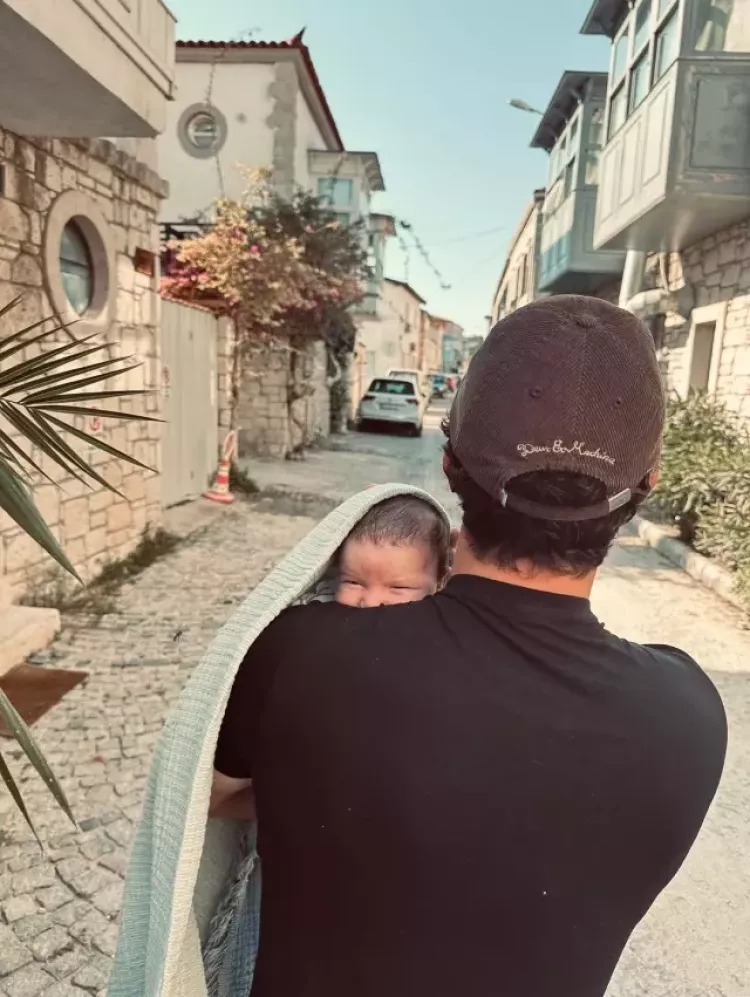 Aylardır saklıyorlardı Ünlü çift Pınar Deniz ve Kaan Yıldırım, bebeklerinin yüzünü paylaştı 9