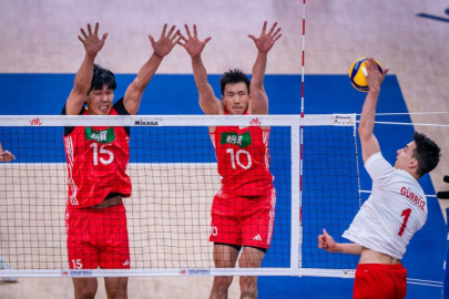 Filenin Efeleri Çin'i 3-0 yendi! VNL 2025’te ilk galibiyetini aldı