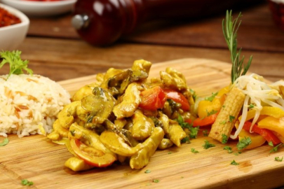 Lokanta Usulü Köri Soslu Tavuk Tarifi