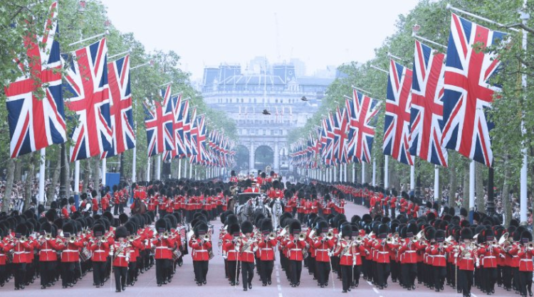 Tüm gözler onlardaydı Prenses Kate ve Prenses Charlotte'un samimi anları Trooping the Colour'a damga vurdu 6
