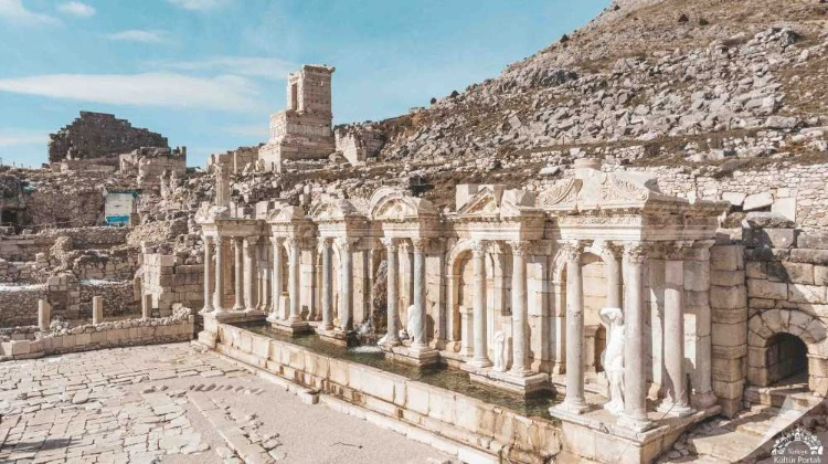 İHTİŞAMLI YAPILAR ZİYARETÇİLERİ BÜYÜLÜYOR