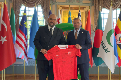 HADO Milli Takımı’nın Forması Yeşilay Direktörü Mustafa Doğru’ya takdim edildi