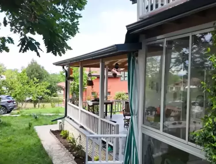 Diriliş Ertuğrul ve Kurtlar Vadisi'nin yıldızı İstanbul'u terk edip köyüne döndü... Artık 27 bin liraya inşa ettiği bu evde yaşıyor! 2