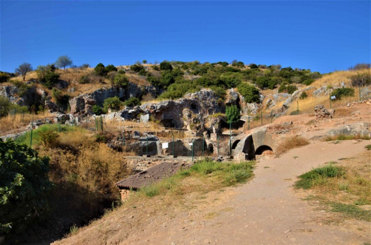 YEDİ UYUYANLAR MAĞARASI'NA NASIL GİDİLİR?