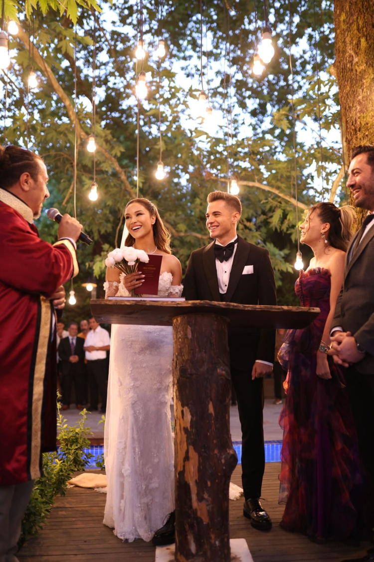 Oyuncu Elif Yılmaz ile futbolcu Batuhan Kör dünyaevine girdi 2