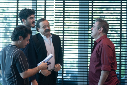 Sahipsizler Dizisinin sezon finali setinde kriz! Reha Özcan’ın set çıkışı Sahipsizler dizisine damga vurdu