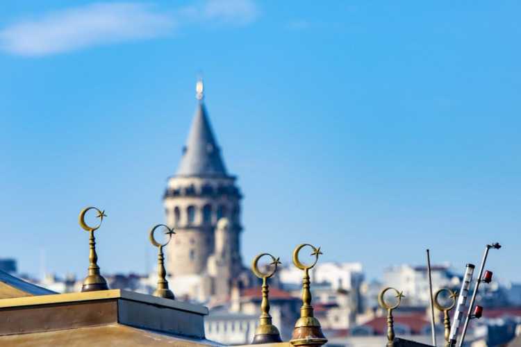 İSTANBUL’UN SİLUETİNE DAMGA VURAN TARİHİ YAPI