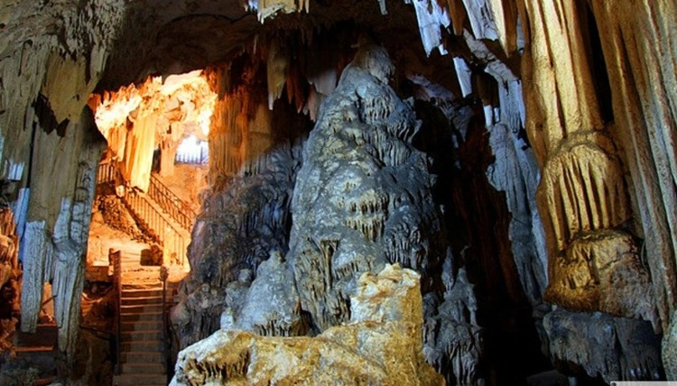 Köşekbükü Mağarası