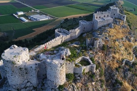 Adana'nın Tarihi Mirası Yılankale: Orta Çağın Gizemli Yılanlarıyla Dolu İhtişamlı Kalesi
