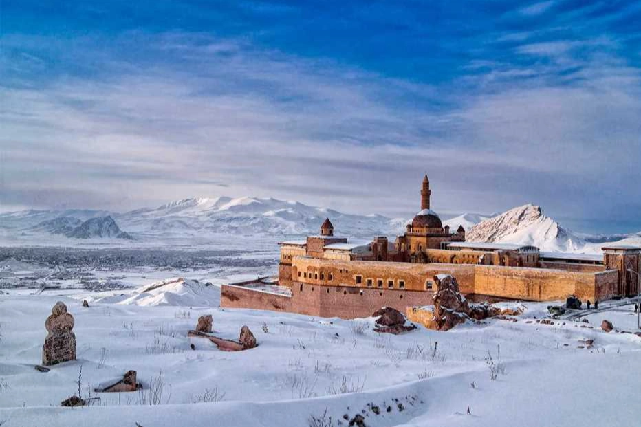 Ağrı Dağı'nın gölgesinde bir kartal yuvası: Medeniyetlerin buluştuğu masalsı saray, İshak Paşa!