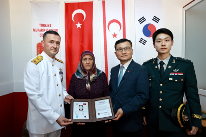 Bir fotoğrafı bile olmayan Kore şehidinin künyesi 74 yıl sonra ailesine teslim edildi