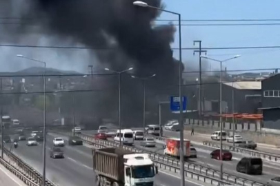 Döküm fabrikasında yangın: Gökyüzü siyah dumanla kaplandı