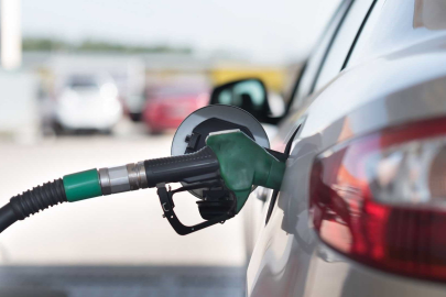 Motorin ve benzine dev zam: Zamlı fiyatlar pompalarda uygulanmaya başladı