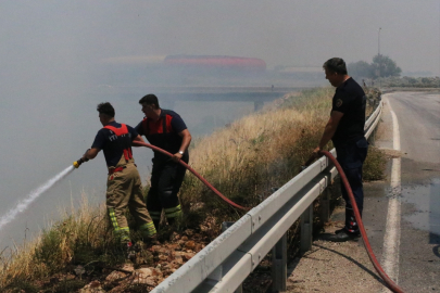 Hatay'da Asi Nehri kenarında yangın