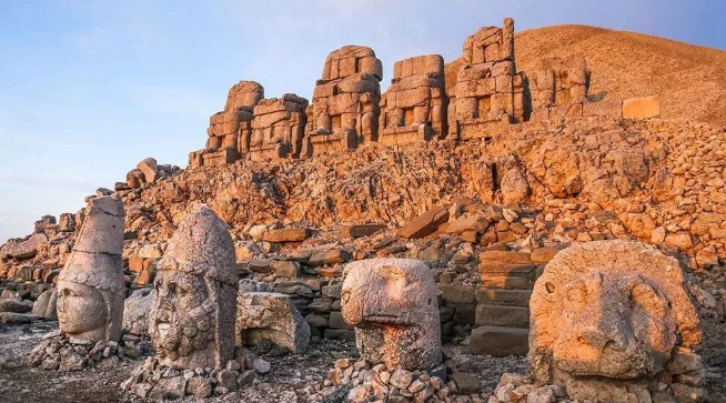 Tanrıların Tahtı: Nemrut Dağı