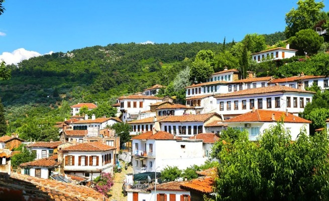 ŞİRİNCE: EGE'DE BİR RUM KÖYÜ