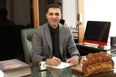 Yazın dişleriniz havuzda eriyor olabilir! Uzmandan kritik uyarı: “Parlayan diş, sağlıklı diş değildir”