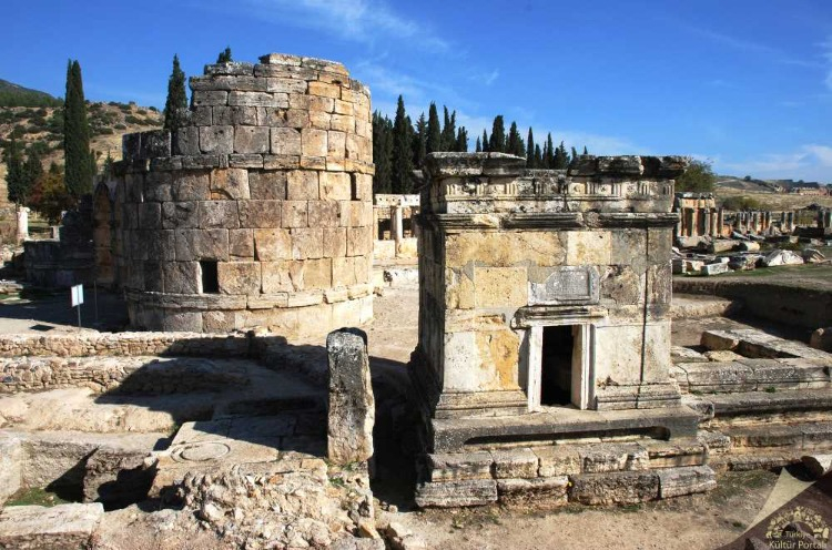 CEHENNEM KAPISINDAN KUTSAL YAPILARA: HİERAPOLİS