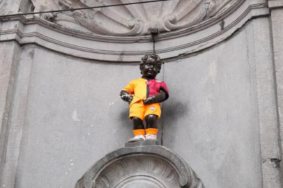 Galatasaray’ın 5 yıldızlı forması tarihi Manneken Pis heykelinde!