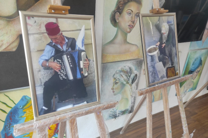 Adana’da “Fotoğrafın Ötesinde” sergisi açıldı: 100 yıllık göç hikayeleri sanatseverlerle buluştu