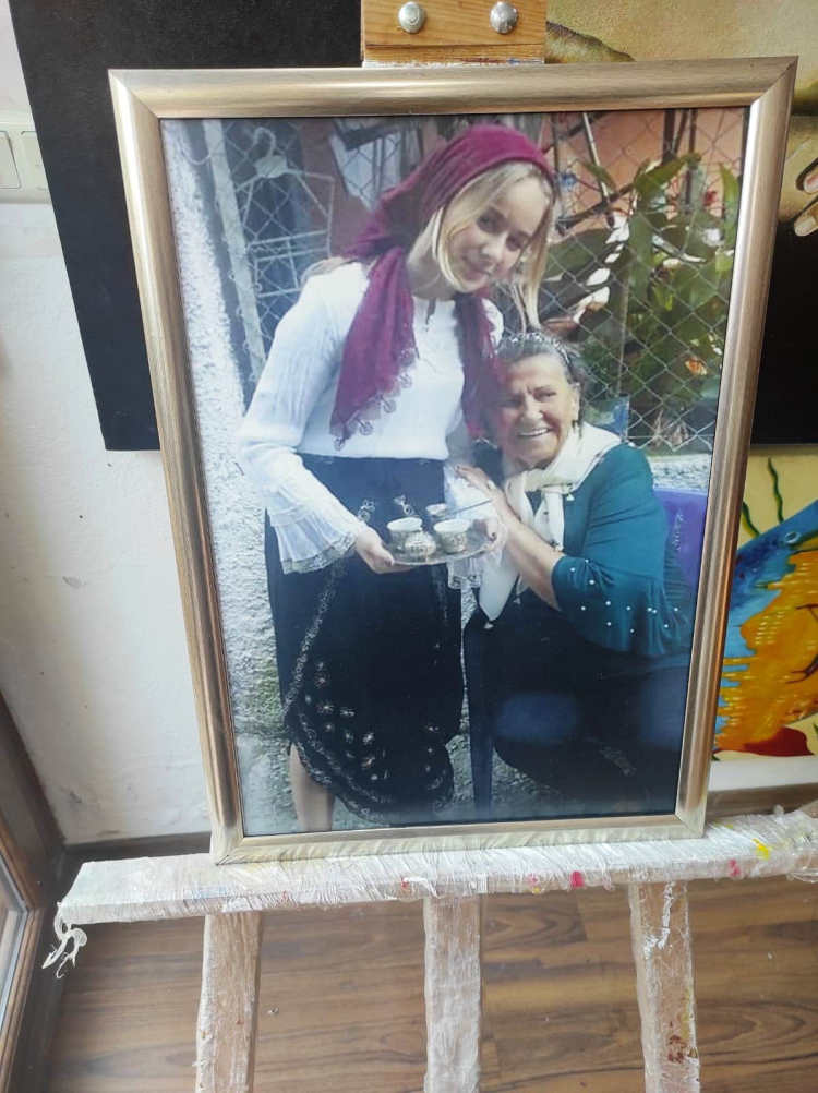 Adana’da “Fotoğrafın Ötesinde” sergisi açıldı 100 yıllık göç hikâyeleri sanatseverlerle buluştu 2