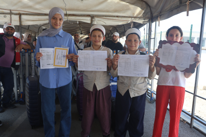 Cilvegözü Sınır Kapısı’nda dönüş yoğunluğu: Suriyeli çocuklar karneleriyle yola çıktı