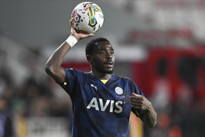 Fenerbahçeli futbolcu Osayı Samuel, evine gelen kadın misafirden hırsızlık iddiası ile şikayetçi oldu