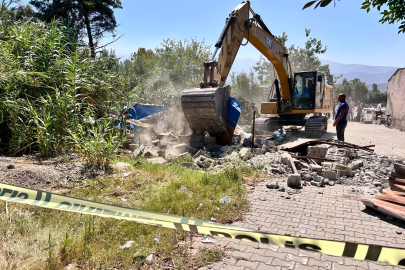 Hatay İskenderun’da kaçak yapı yıkımında gerginlik: 1 yaralı, 2 gözaltı