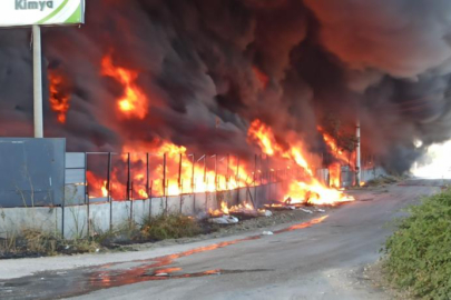  Alev alev yanan fabrikada kalan Türk bayrağını böyle kurtardı 