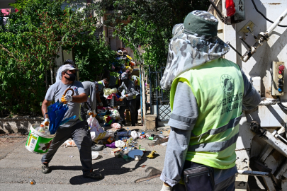 Antalya'da 6 katlı binadan 20 kamyon çöp çıkarıldı!