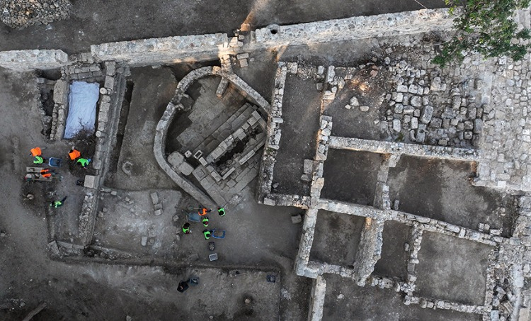 ÜÇ LİMANLI BİR DENİZ TİCARETİ ÜSSÜ