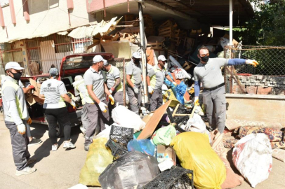 Kepez’de çöp apartman operasyonunda 20 kamyon çöp tahliye edildi   