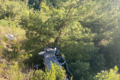 Otomobil uçurumdan uçtu: 1 ölü, 2 yaralı   