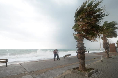 Meteoroloji 'den Ege Bölgesine uyarı! Kuvvetli rüzgar ve fırtınaya dikkat!