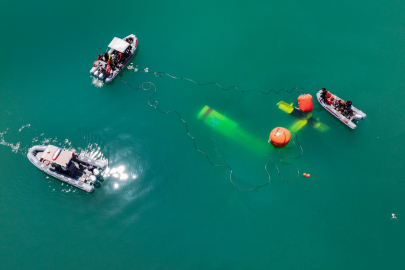Adana'da düşen uçağın enkazı gölden çıkarıldı
