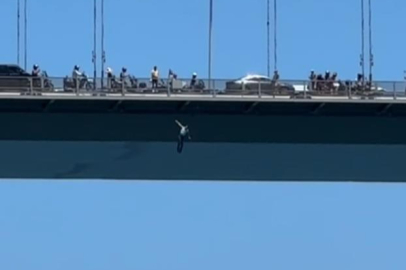 15 Temmuz Şehitler Köprüsü’nde korkunç olay: İntihar anı cep telefonuna yansıdı