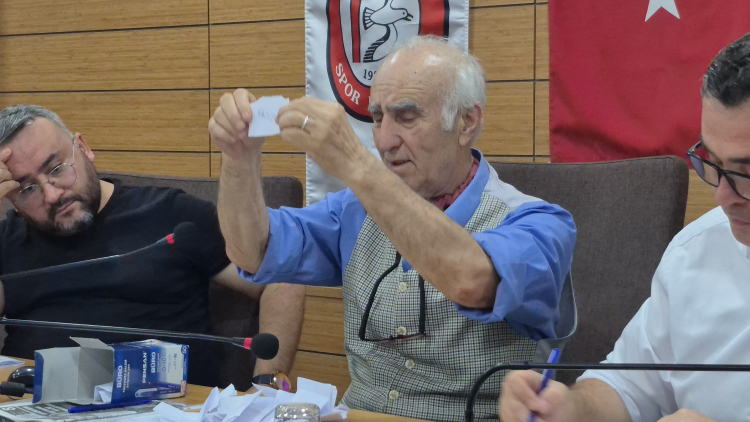 Bartınspor’da gergin kongre Yeni başkan taraftarlardan çıktı 2