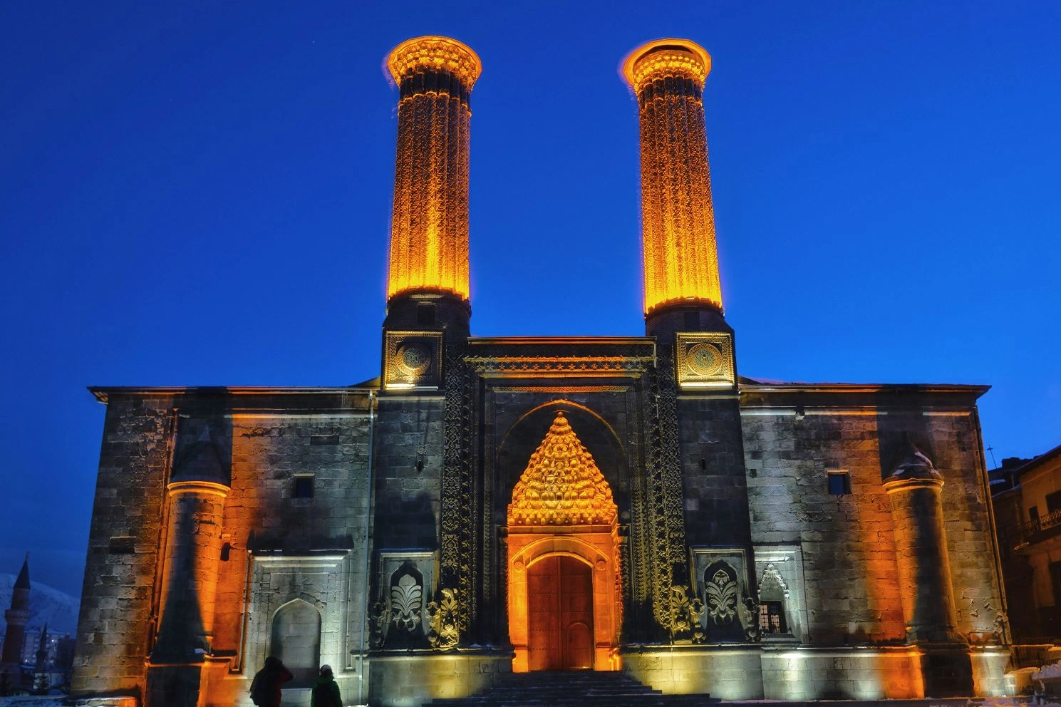 Erzurum’un Simgesi Çifte Minareli Medrese: Selçuklu Mirasının Taşta Yükselen Sanatı