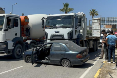 İskenderun’da dehşet anları: Belediye kamyonu otomobili metrelerce sürükledi!