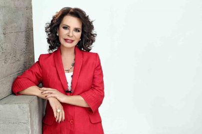 Jüri koltuğunda Hülya Koçyiğit'in oturduğu, 400 Bin TL ödüllü "Aile ve Yapay Zeka" temalı kısa film yarışması başladı