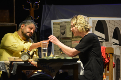 "Seni Alırsa Fırtına" tiyatro oyunu Ayvalık’ta 33. kez sahnelendi