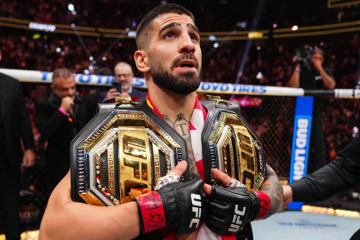UFC 317'de tarihi zafer: Topuria, Oliveira'yı nakavt ederek hafif sıklet şampiyonu oldu