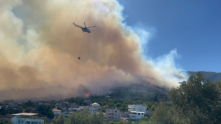 Hatay Valisi Masatlı Yangına 4 hava aracı ve 414 kara aracı ve bin civarı da personelimiz yangına müdahale ediliyor 2