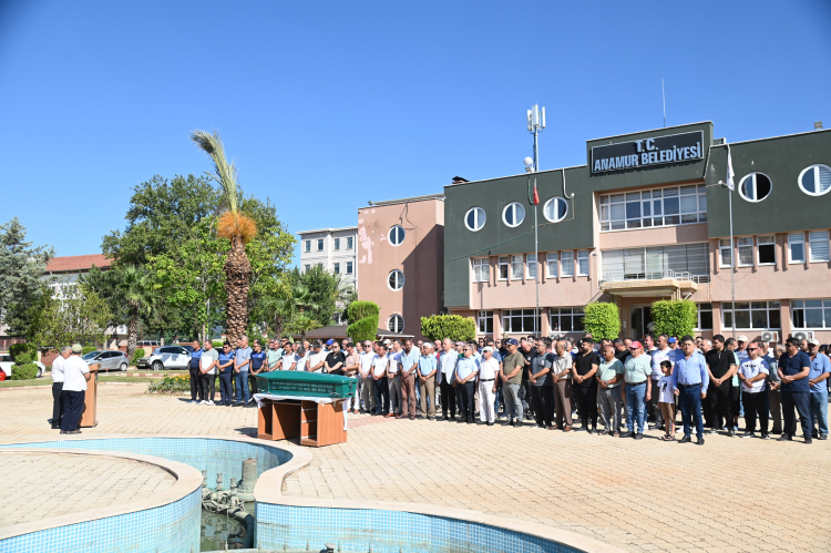 Mersin’de alkollü sürücünün ölümüne neden olduğu temizlik personeli toprağa verildi 2