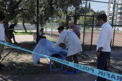 Antalya’da parkta bankta oturan evsiz adam ölü bulundu