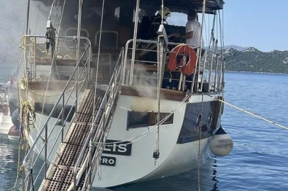 İstanbul Silivri’de Denizcilik Bayramı törenini takip eden gazetecilerin teknesi yan yattı